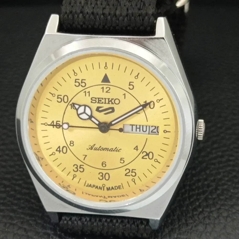 Vintage 1974 Seiko Automatic Mens Silver Watch W/daydate & Yellow accents - Picture 3 of 10